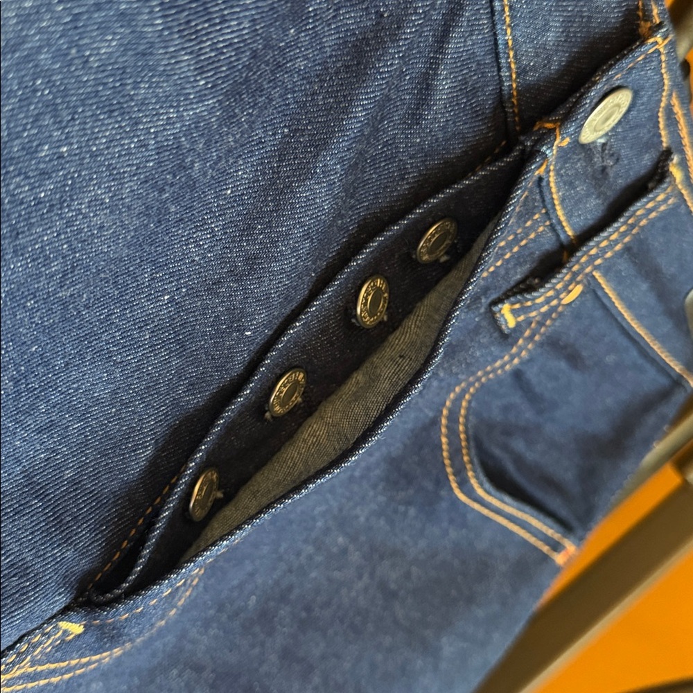 LEVI’S Ribcage Jean Shorts - Picture 7 of 16